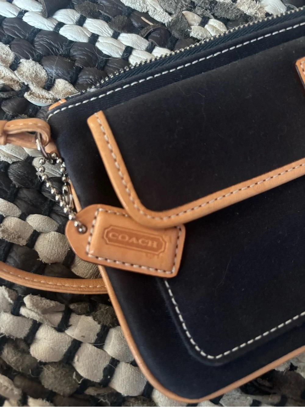 Vintage Y2K Coach Navy Signature Nylon Wristlet Wallet Clutch Green Interior